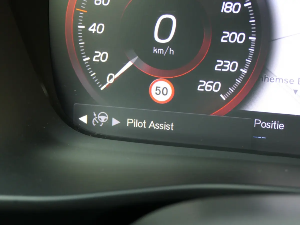 1.5 T3 AUT Momentum Pro 12MND garantie / Pilot assist / DAB+ / C