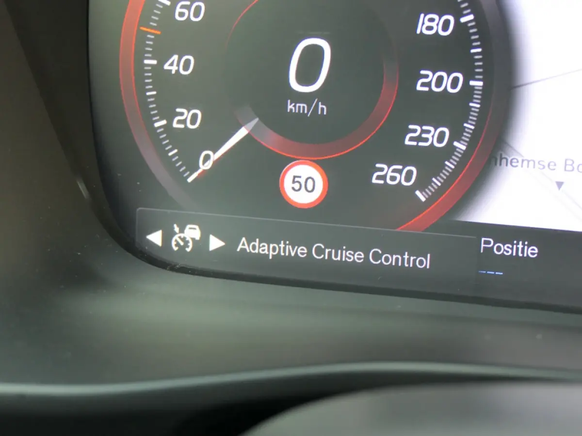 1.5 T3 AUT Momentum Pro 12MND garantie / Pilot assist / DAB+ / C