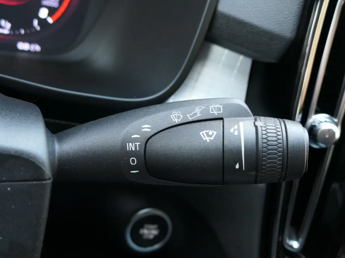 1.5 T3 AUT Momentum Pro 12MND garantie / Pilot assist / DAB+ / C