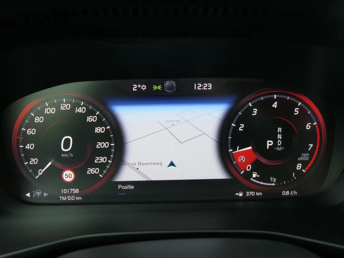 1.5 T3 AUT Momentum Pro 12MND garantie / Pilot assist / DAB+ / C