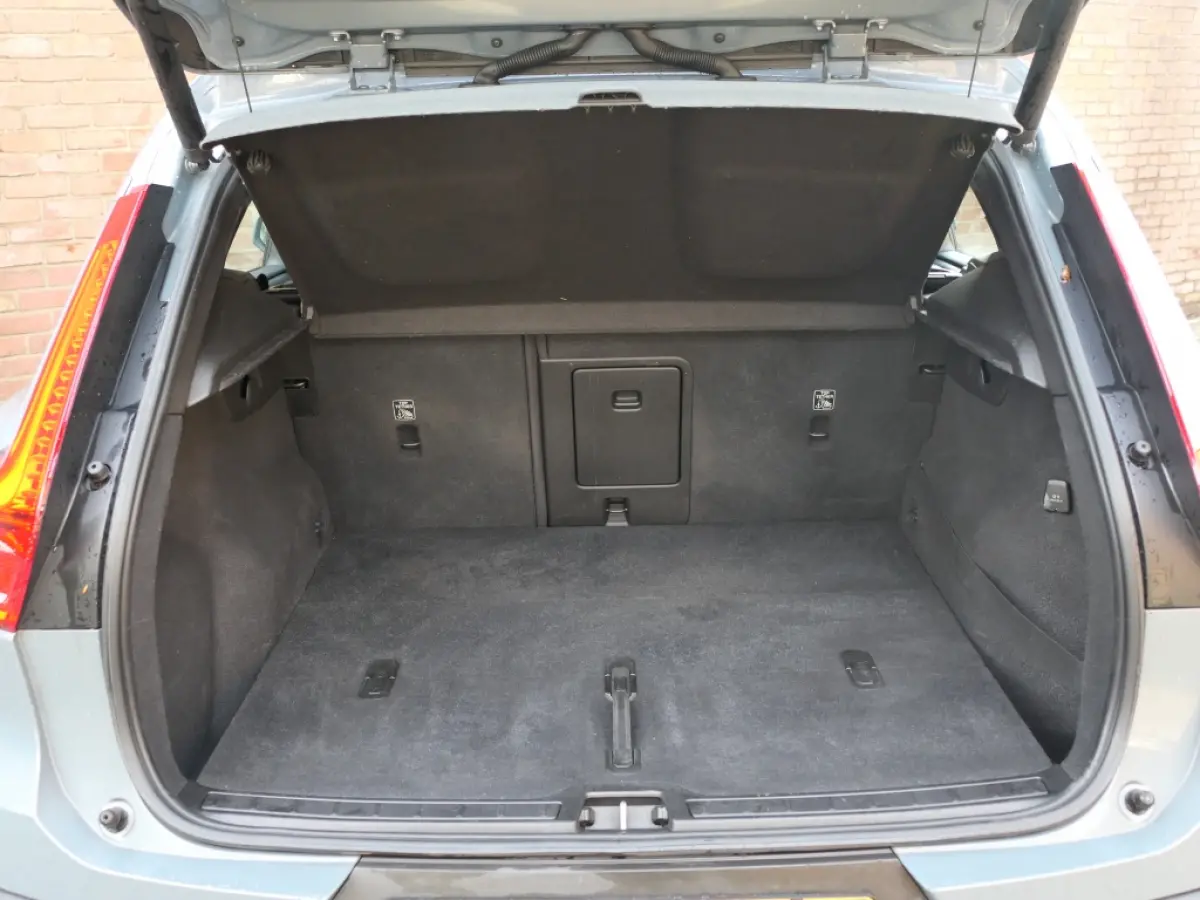 1.5 T3 AUT Momentum Pro 12MND garantie / Pilot assist / DAB+ / C