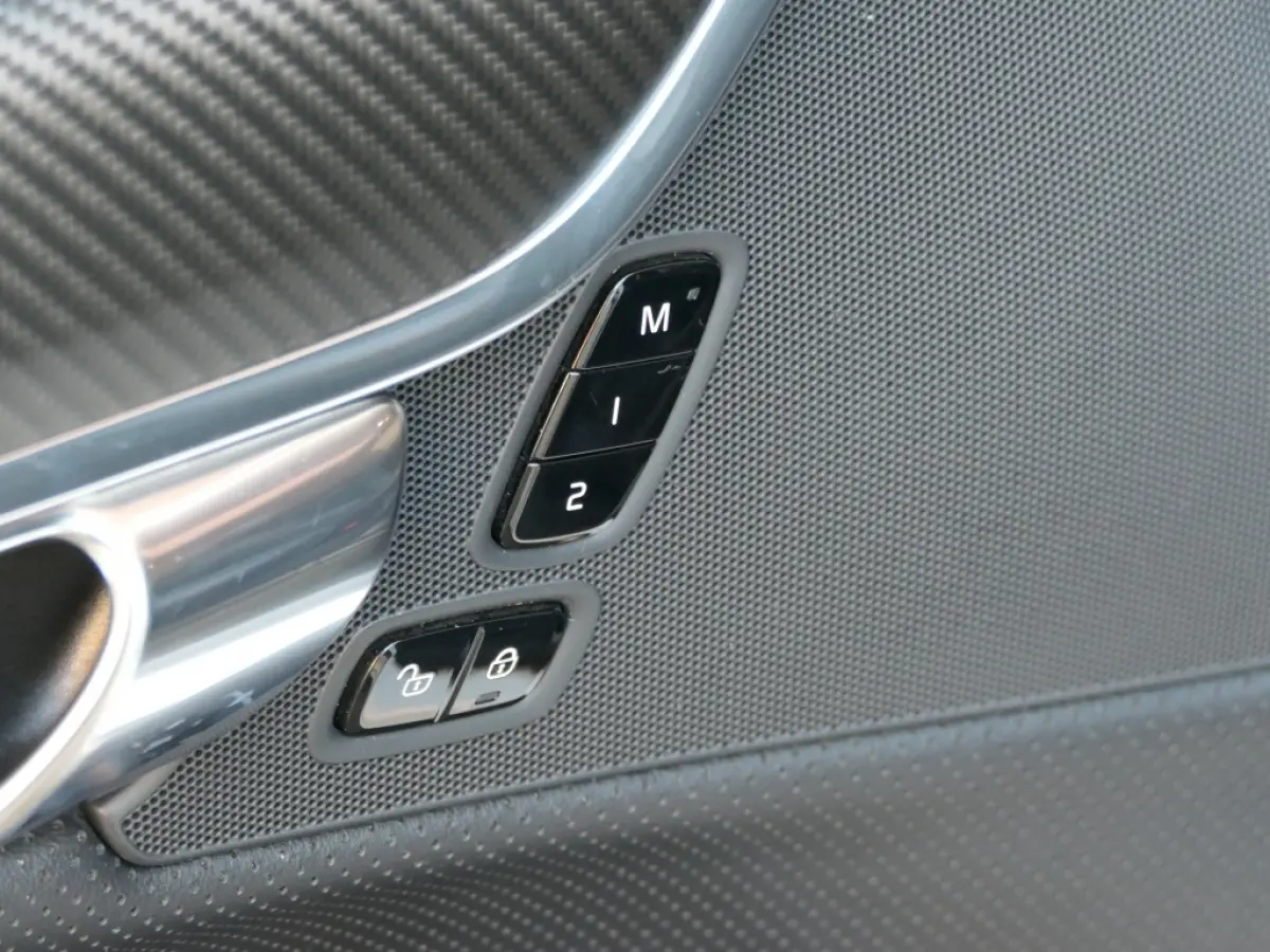 2.0 T4 R-Design 12 MND garantie / Panoramadak / DAB+ / stuur ver