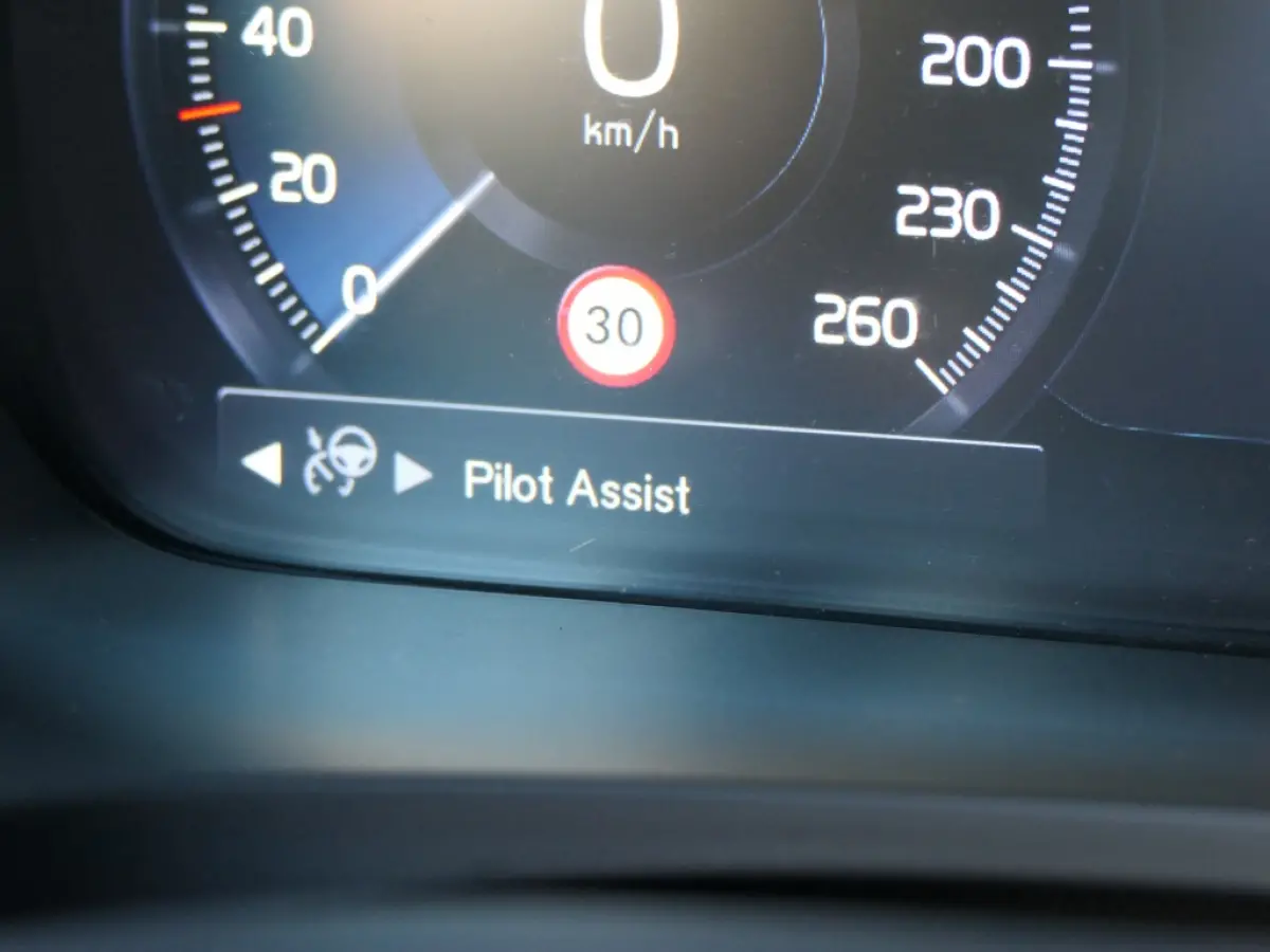 2.0 T4 R-Design 12 MND garantie / Panoramadak / DAB+ / stuur ver