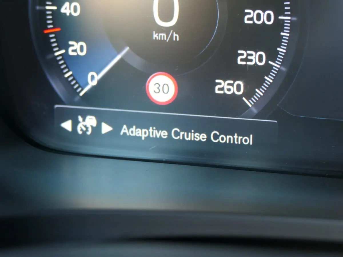 2.0 T4 R-Design 12 MND garantie / Panoramadak / DAB+ / stuur ver