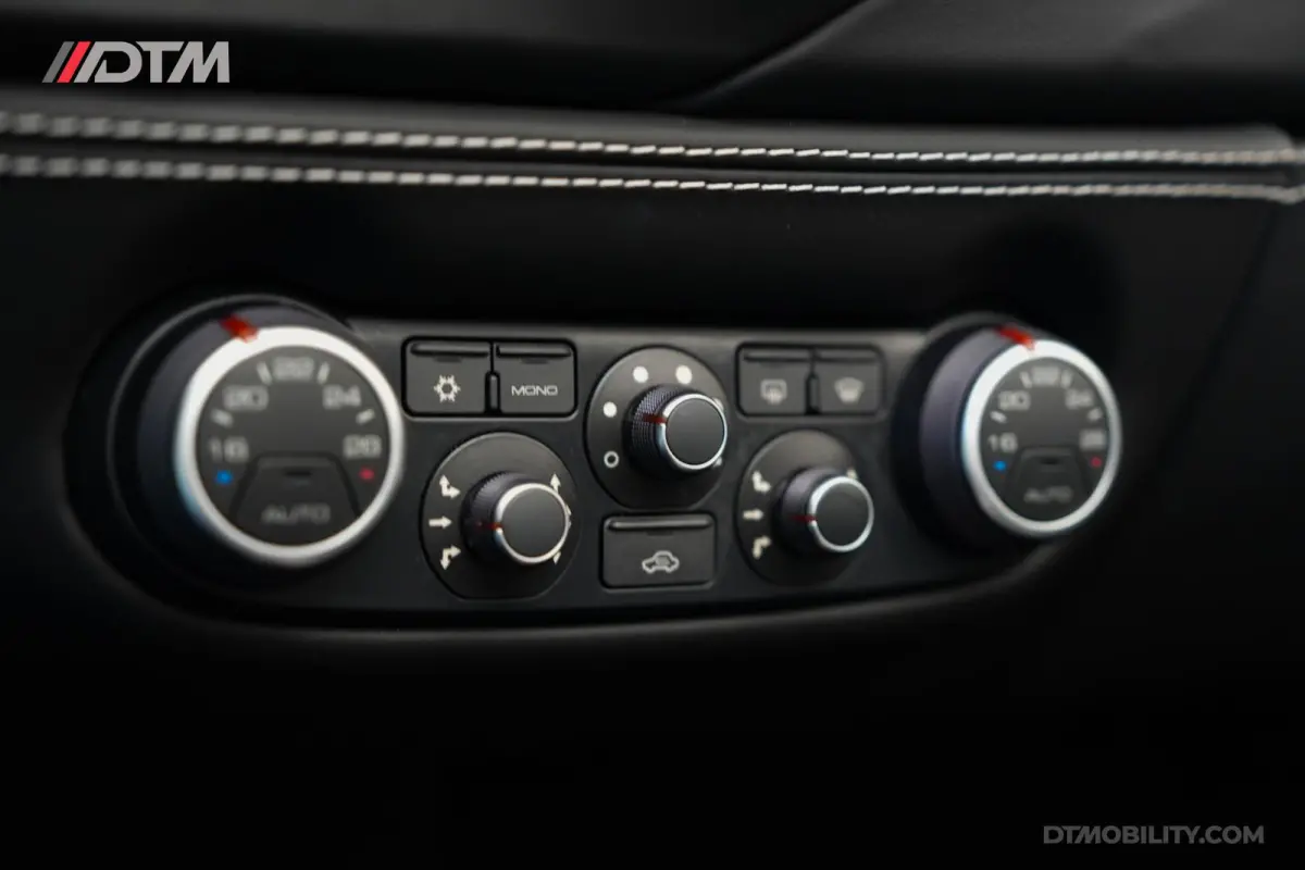 3.9 HELE | Daytona Racing Seats | Passenger Display | Nose Lift |