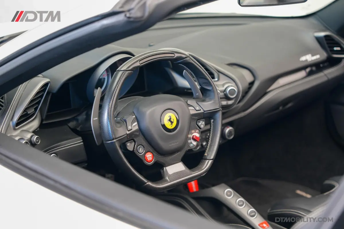 3.9 HELE | Daytona Racing Seats | Passenger Display | Nose Lift |