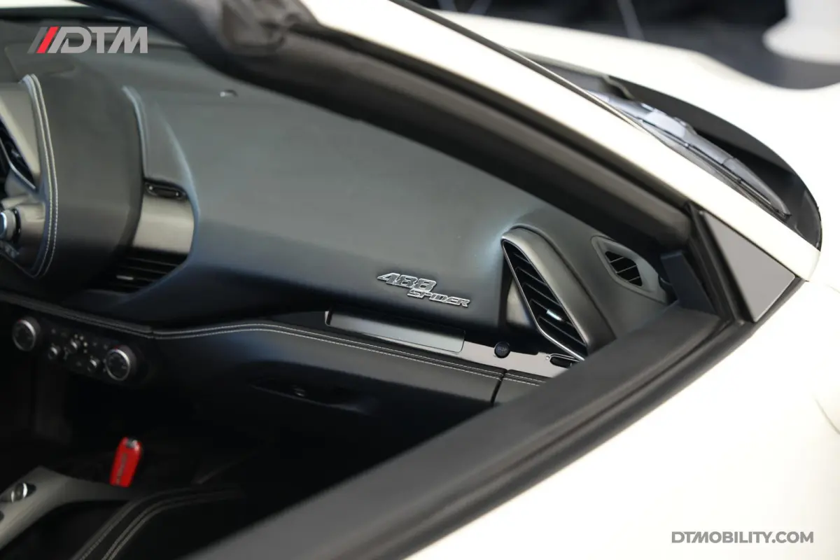3.9 HELE | Daytona Racing Seats | Passenger Display | Nose Lift |