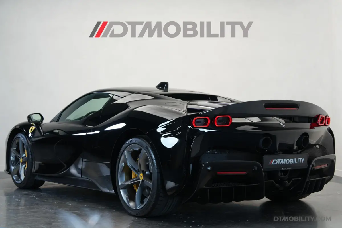 4.0 V8 | Assetto Fiorano | Daytona Racing seats |