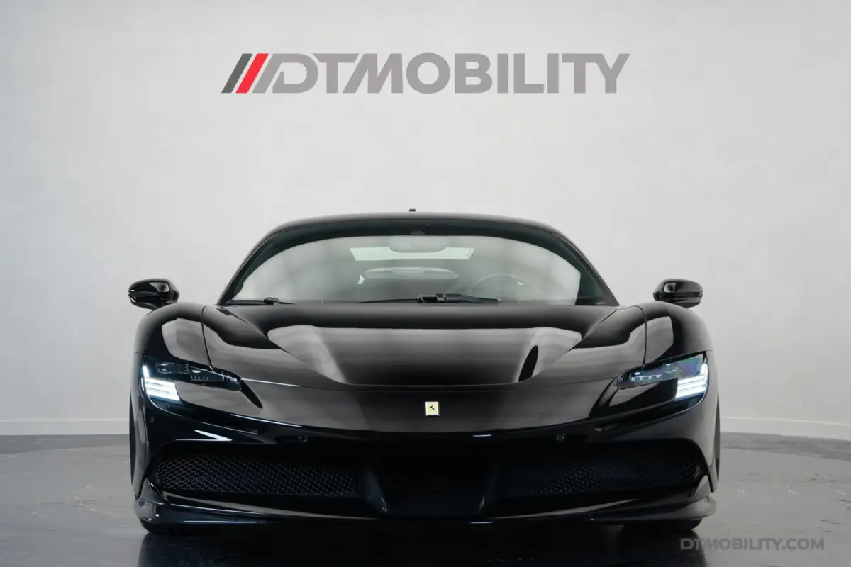 4.0 V8 | Assetto Fiorano | Daytona Racing seats |
