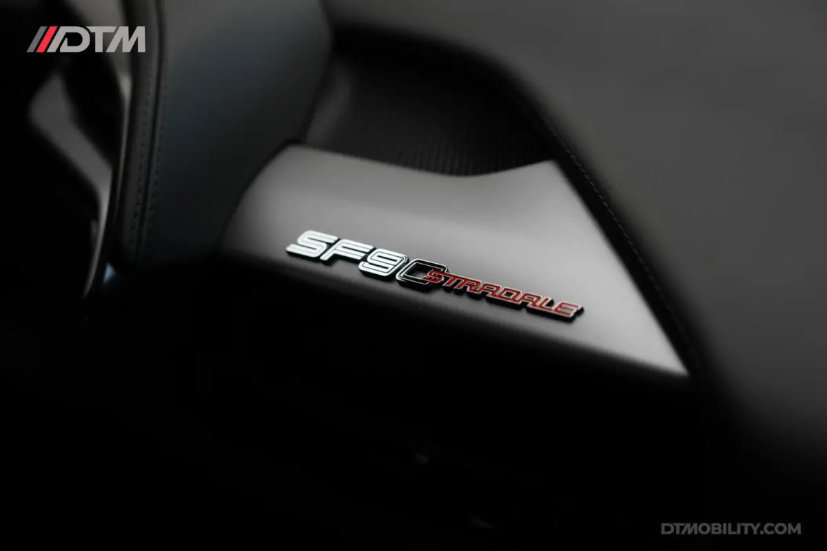 4.0 V8 | Assetto Fiorano | Daytona Racing seats |