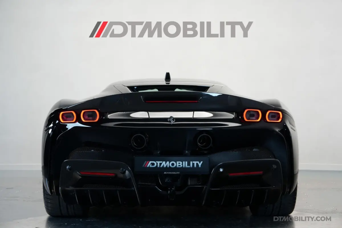 4.0 V8 | Assetto Fiorano | Daytona Racing seats |