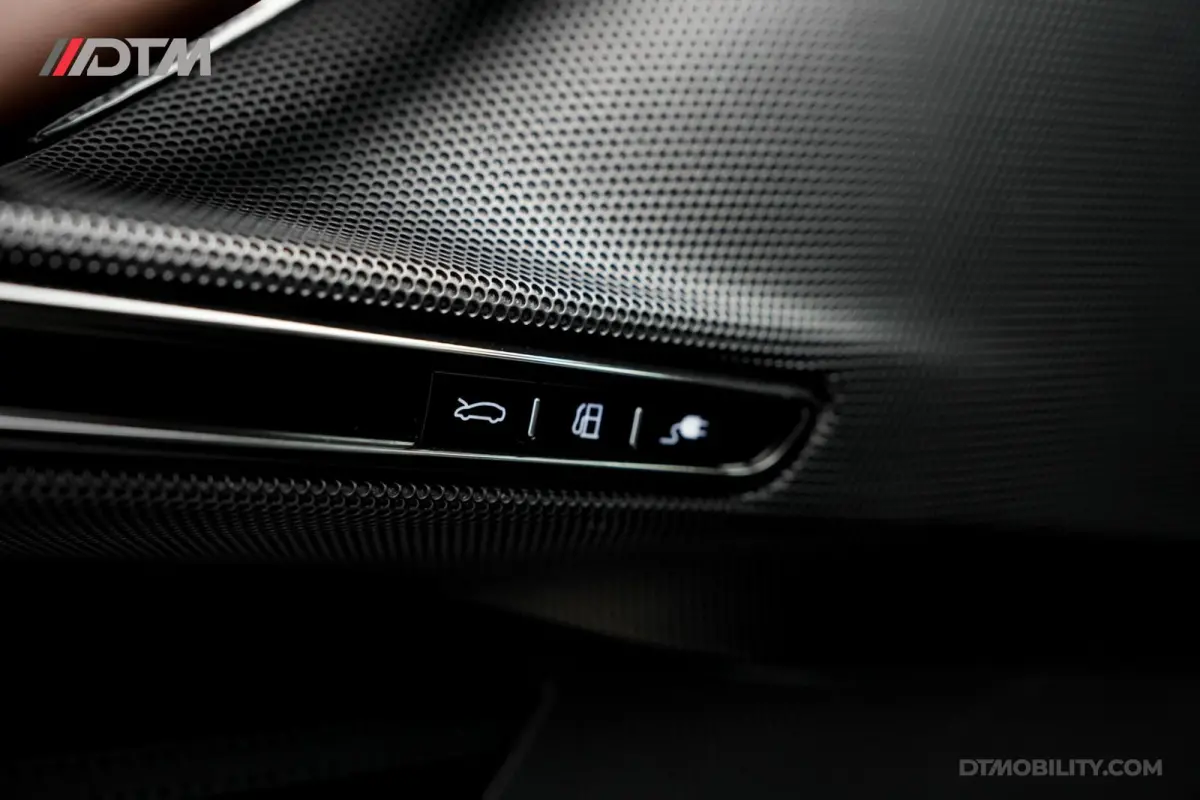 4.0 V8 | Assetto Fiorano | Daytona Racing seats |