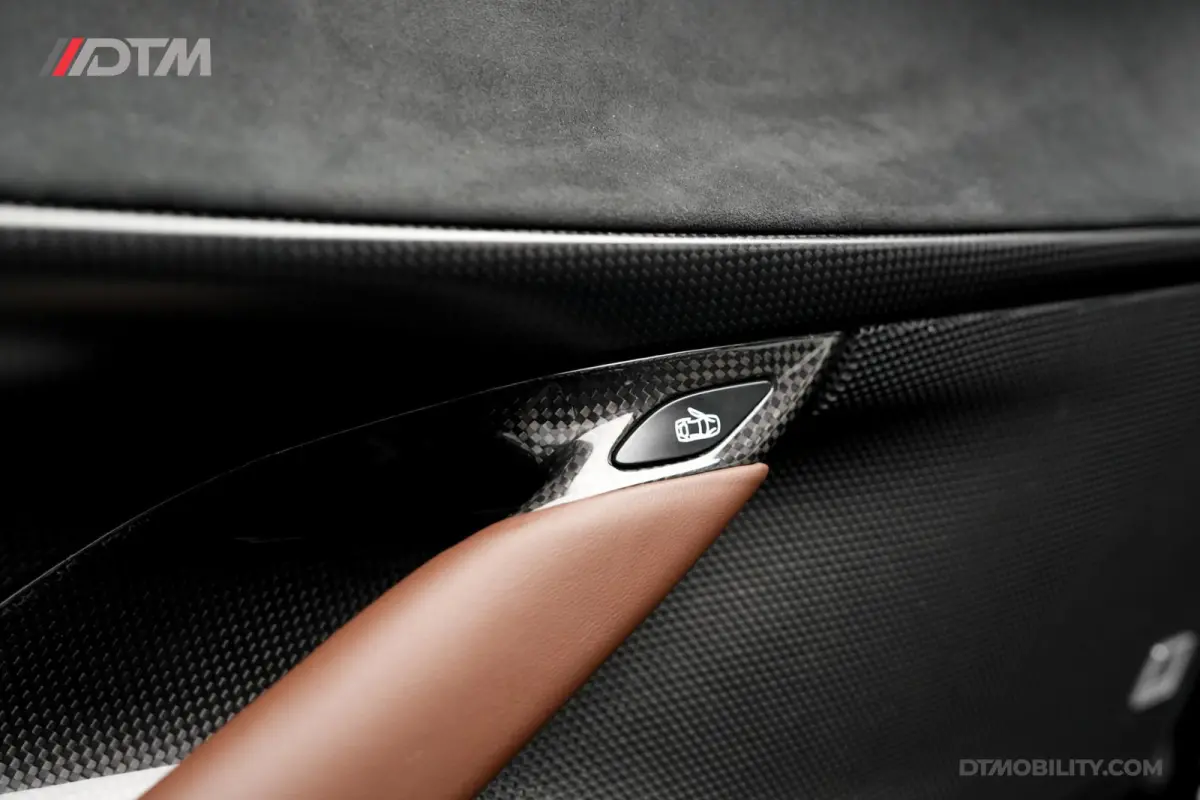 4.0 V8 | Assetto Fiorano | Daytona Racing seats |