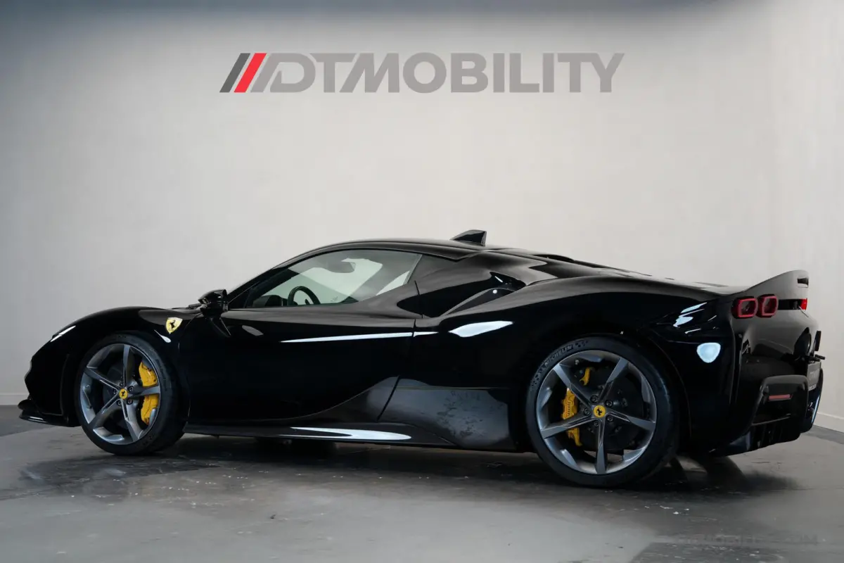 4.0 V8 | Assetto Fiorano | Daytona Racing seats |