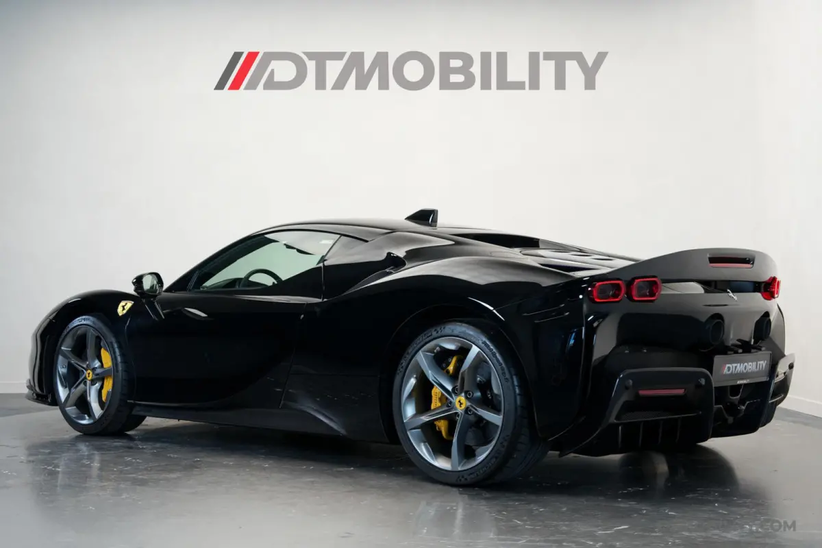 4.0 V8 | Assetto Fiorano | Daytona Racing seats |