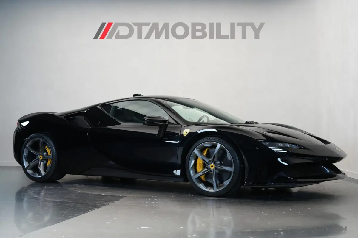4.0 V8 | Assetto Fiorano | Daytona Racing seats |