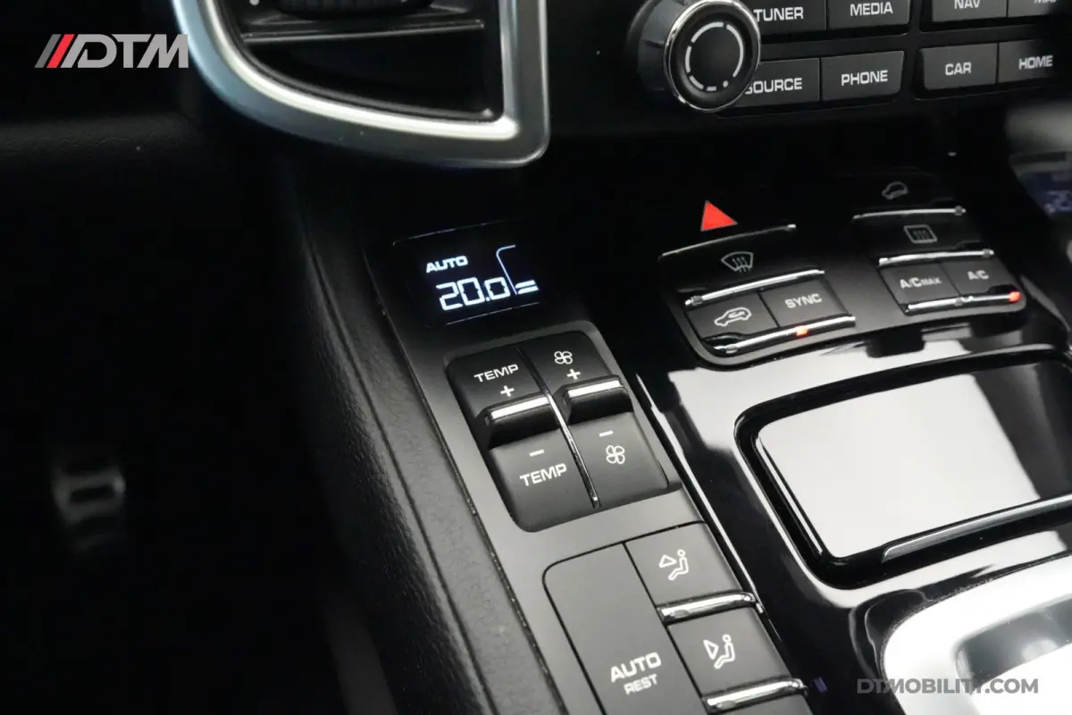 3.0S E-Hybrid Platinum Edition | Pano | 360 |