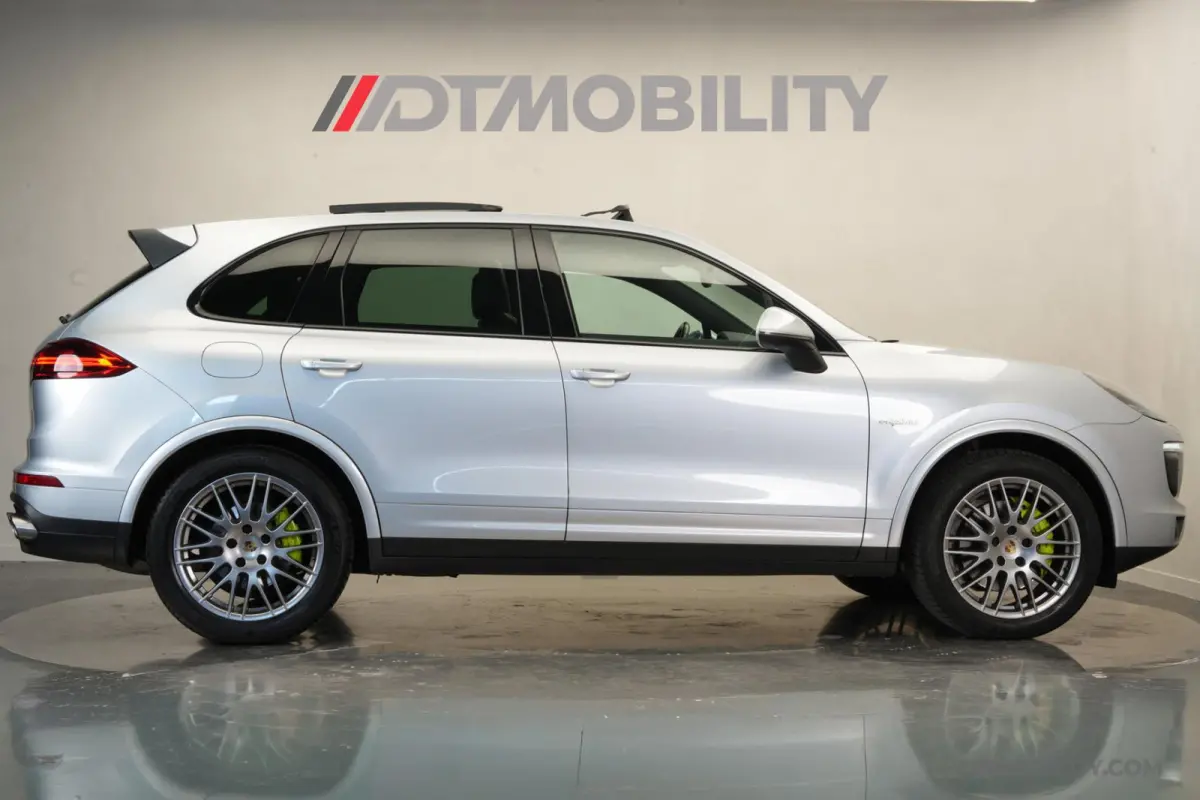 3.0S E-Hybrid Platinum Edition | Pano | 360 |