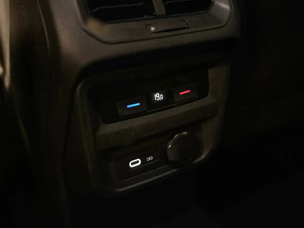 1.5 TSI Life Business | LED | ELEKTR. ACHTERKLEP | NAVI | CAR PLAY |