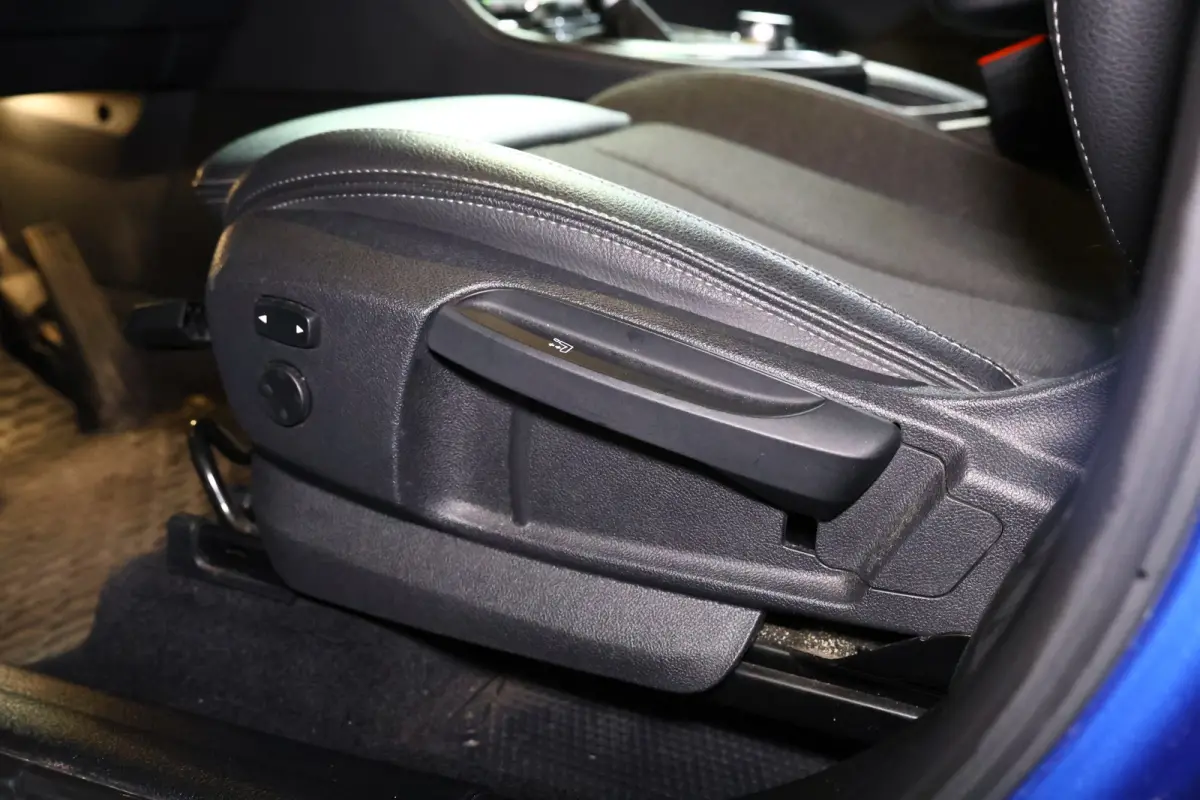 225xe M SPORT iPerform PLUGIN AUTOM PANO NAVI "20