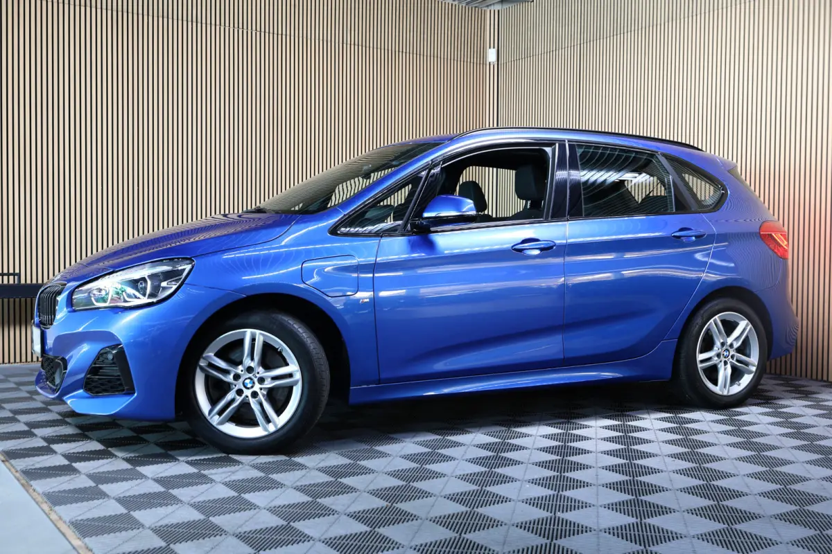 225xe M SPORT iPerform PLUGIN AUTOM PANO NAVI "20