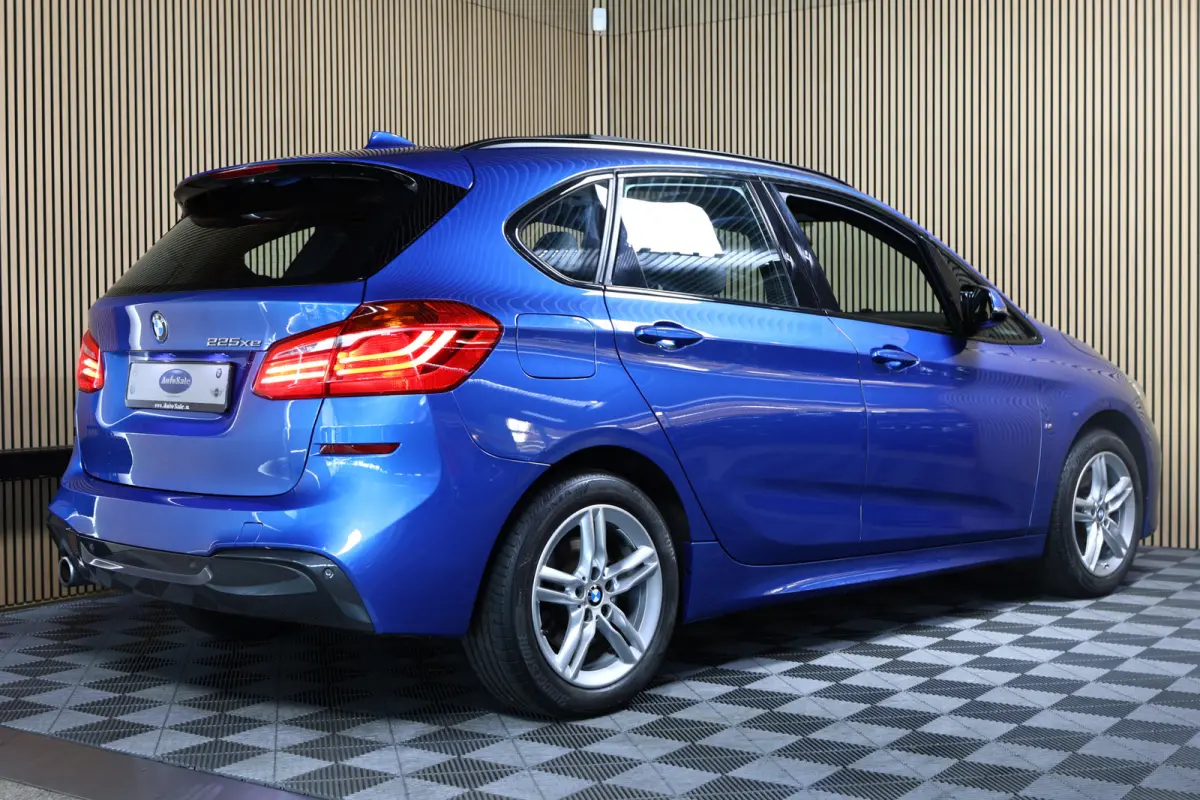225xe M SPORT iPerform PLUGIN AUTOM PANO NAVI "20