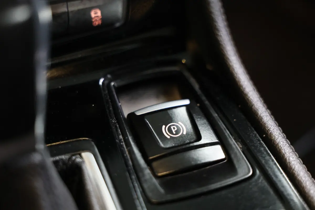 225xe M SPORT iPerform PLUGIN AUTOM PANO NAVI "20