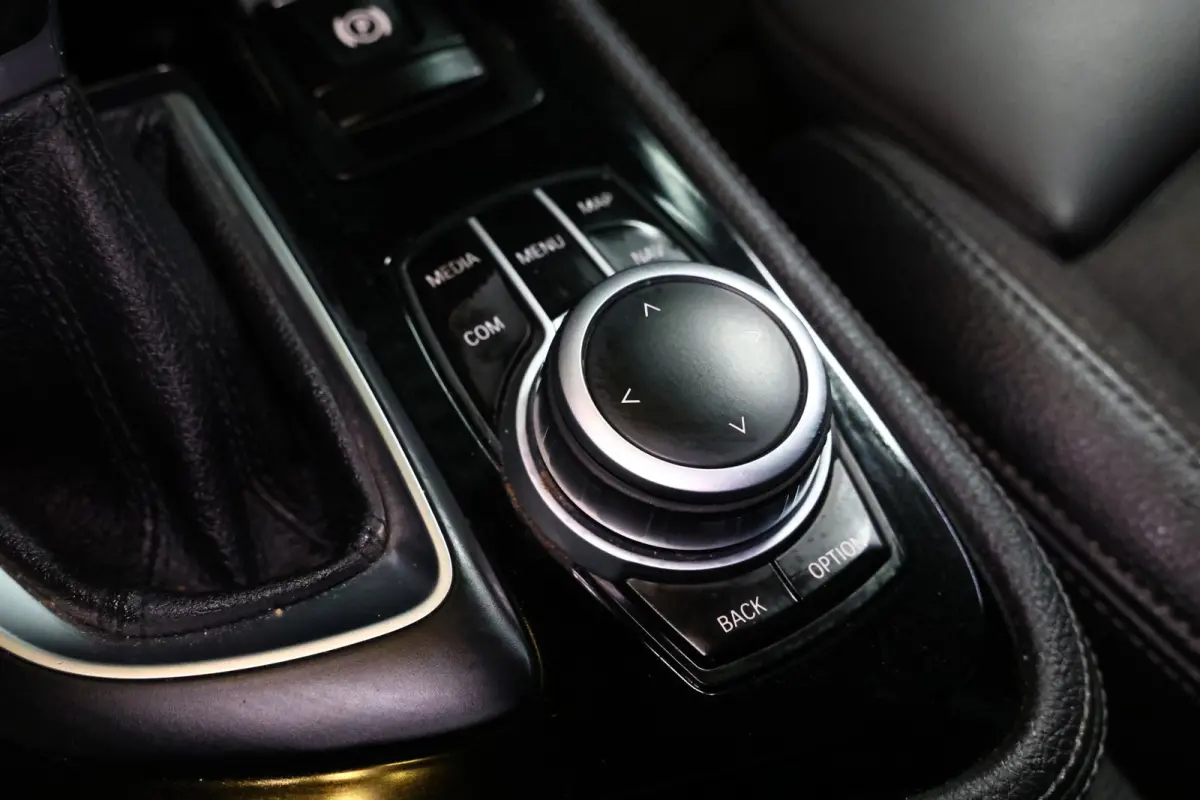225xe M SPORT iPerform PLUGIN AUTOM PANO NAVI "20