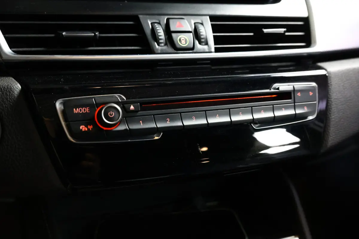 225xe M SPORT iPerform PLUGIN AUTOM PANO NAVI "20