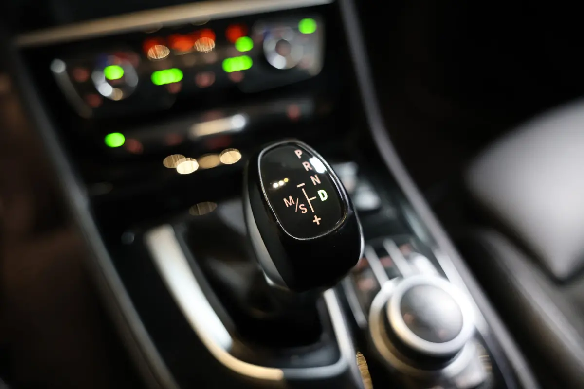 225xe M SPORT iPerform PLUGIN AUTOM PANO NAVI "20