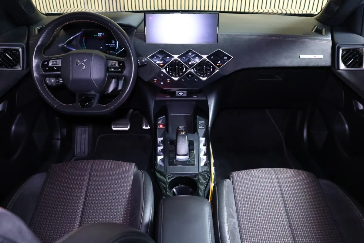 PERFORMANCE AVM VIRTUAL NAVI HEADUP CLIMA STOELVW PARKASS. "20