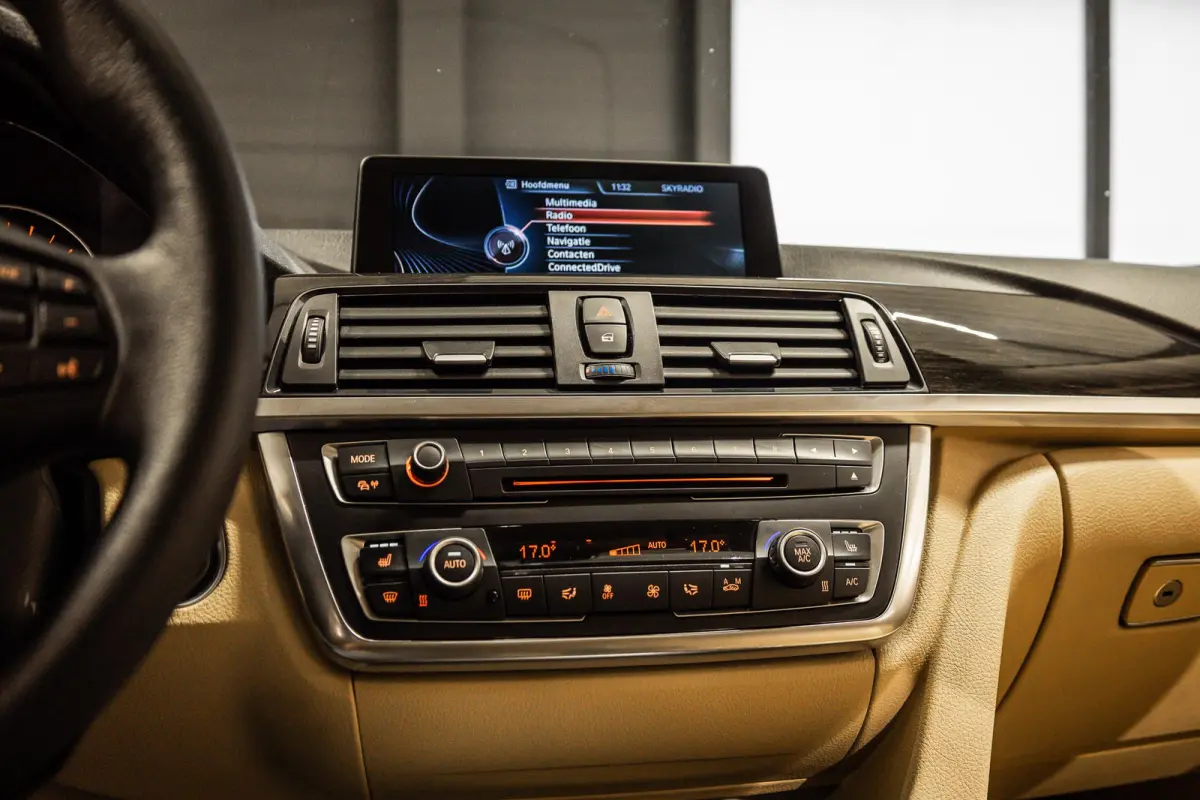 328i xDrive High Executive Leder | Dealer Onderhouden