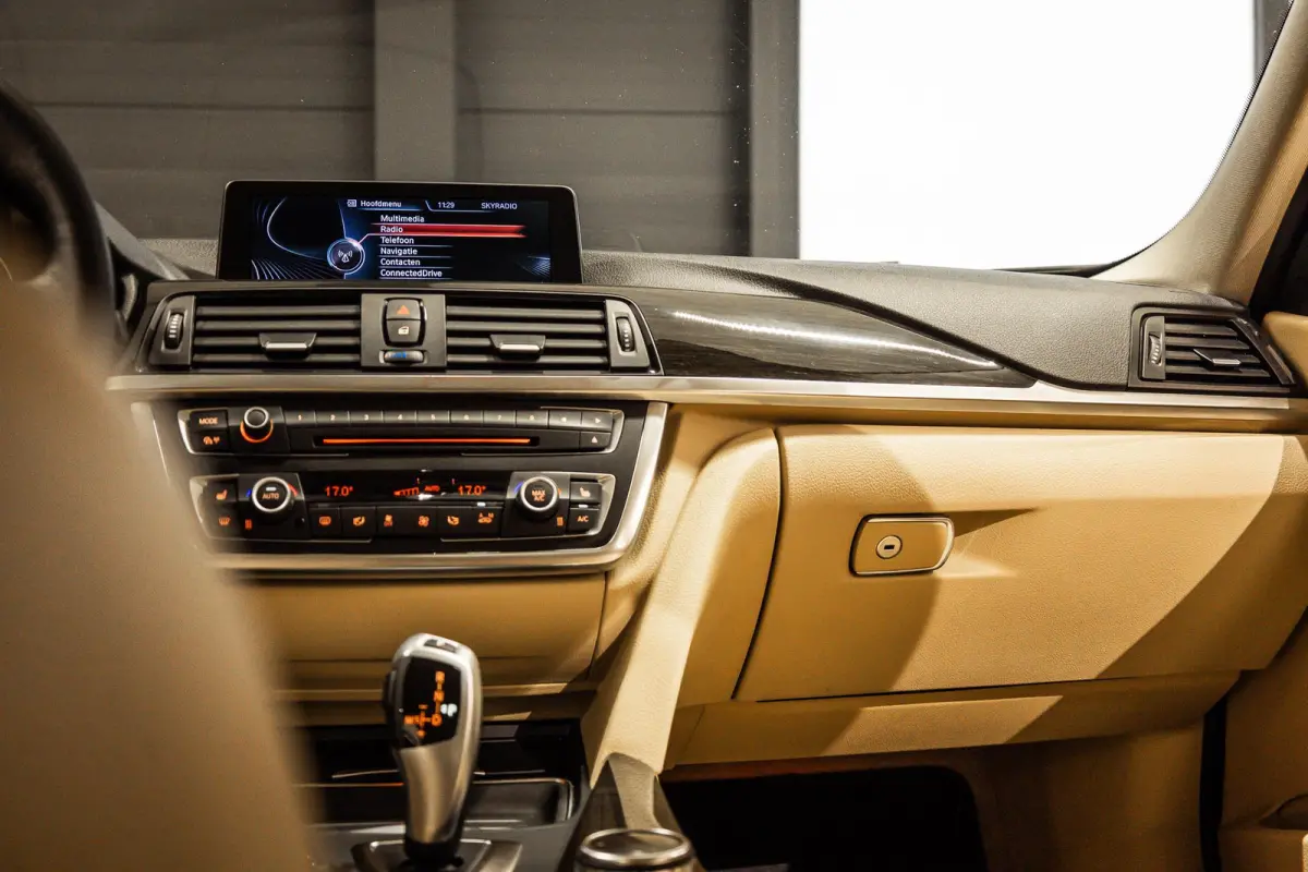 328i xDrive High Executive Leder | Dealer Onderhouden
