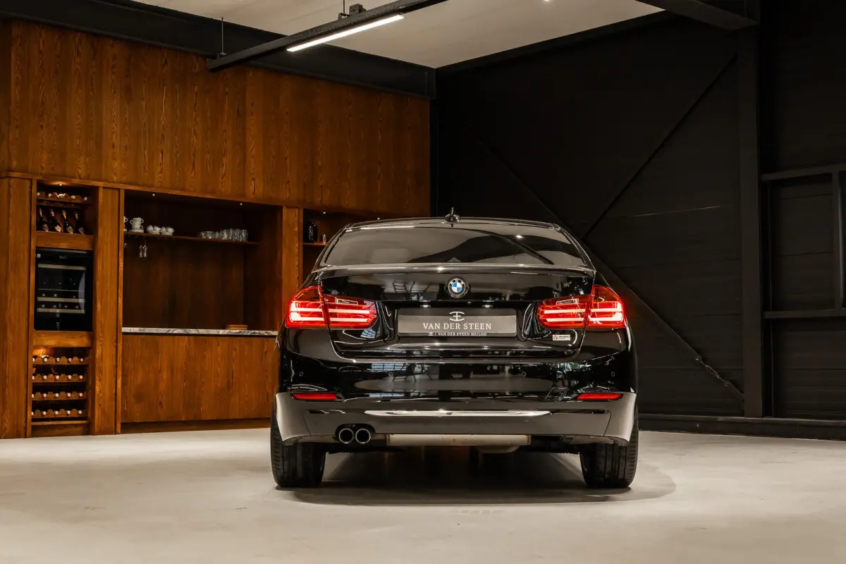 328i xDrive High Executive Leder | Dealer Onderhouden