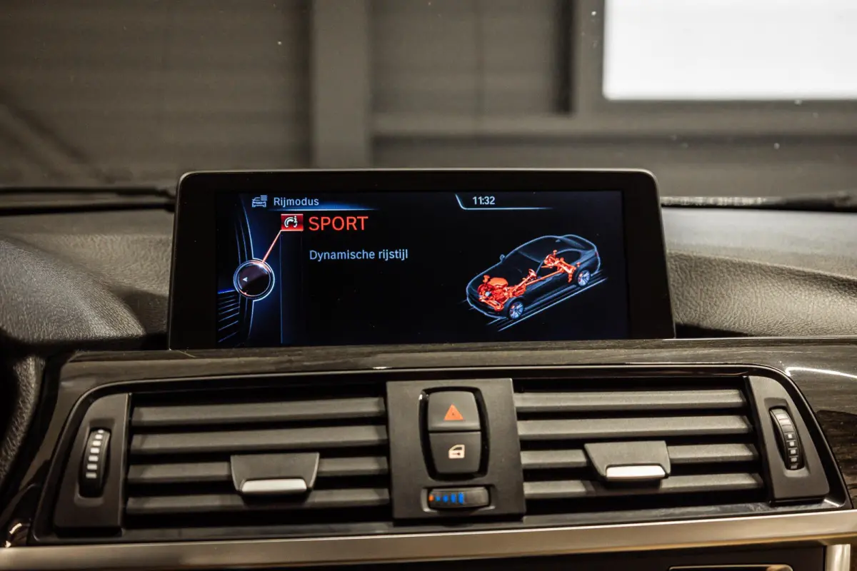 328i xDrive High Executive Leder | Dealer Onderhouden