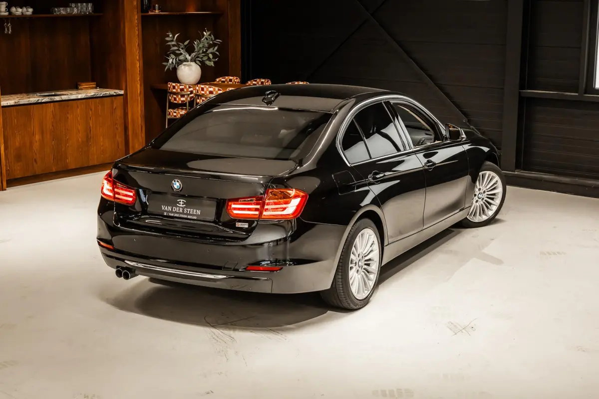 328i xDrive High Executive Leder | Dealer Onderhouden