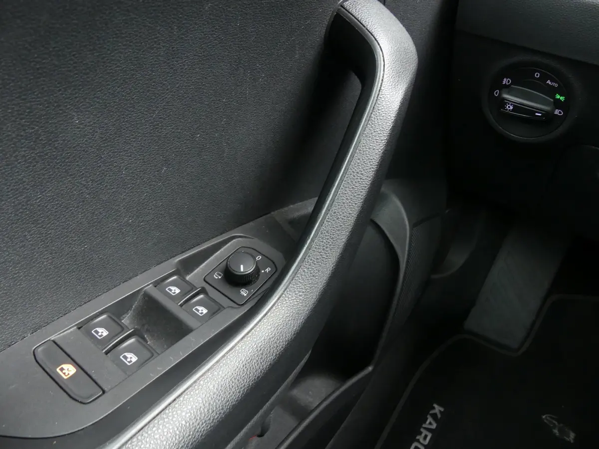 1.0 TSI Ambition Business / Virtual Cockpit / Carplay