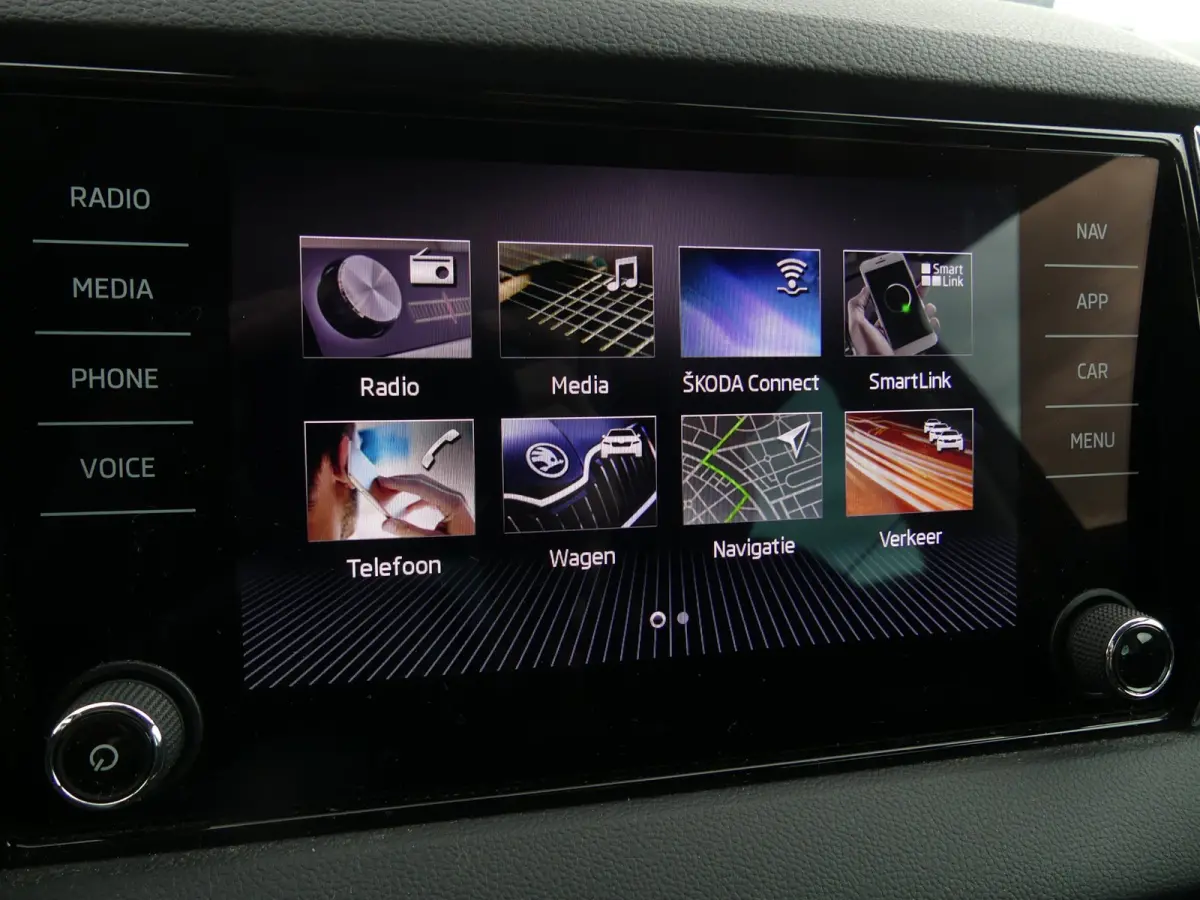 1.0 TSI Ambition Business / Virtual Cockpit / Carplay