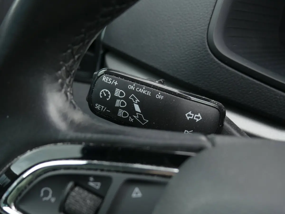 1.0 TSI Ambition Business / Virtual Cockpit / Carplay