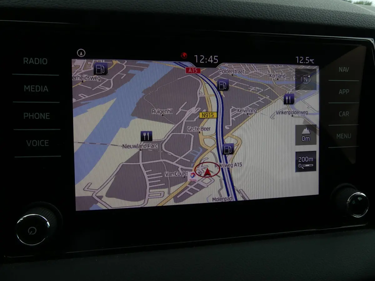 1.0 TSI Ambition Business / Virtual Cockpit / Carplay