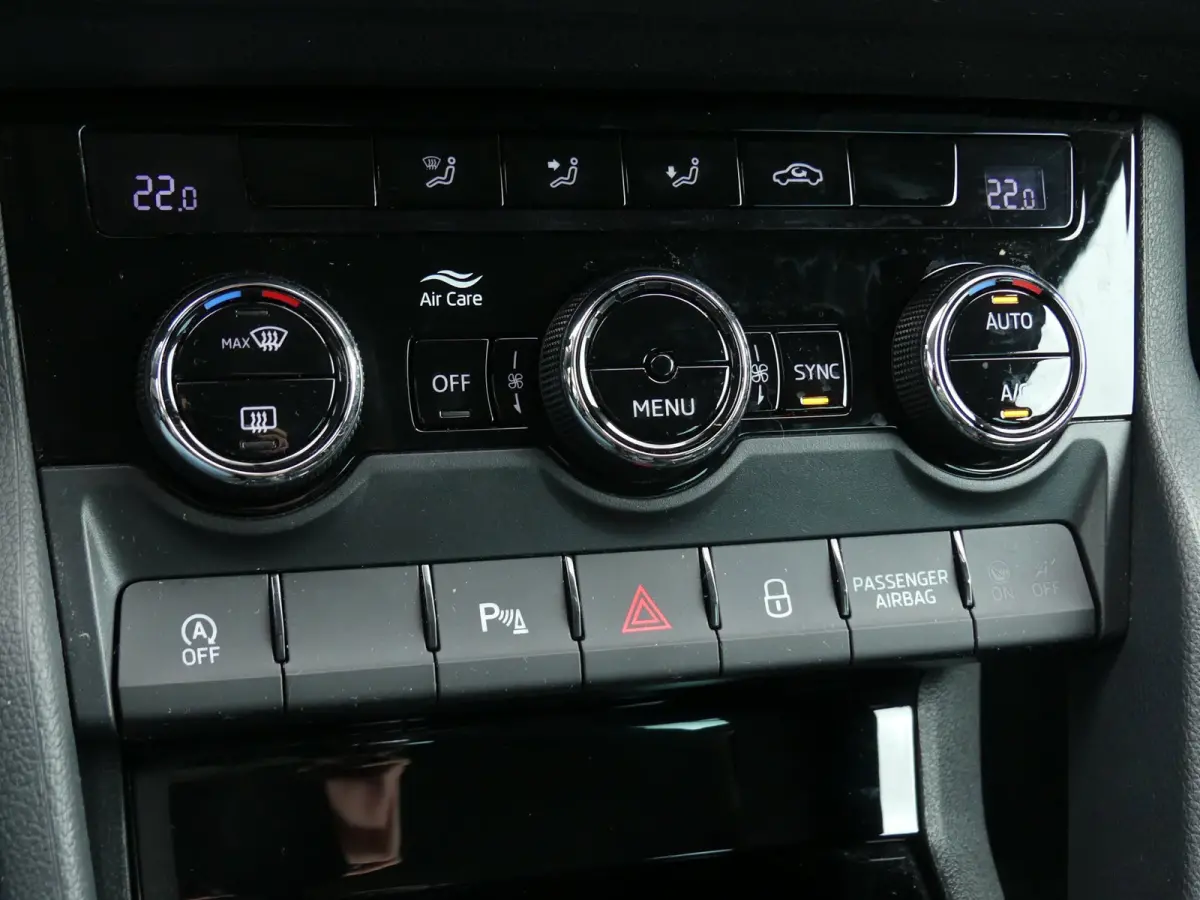 1.0 TSI Ambition Business / Virtual Cockpit / Carplay
