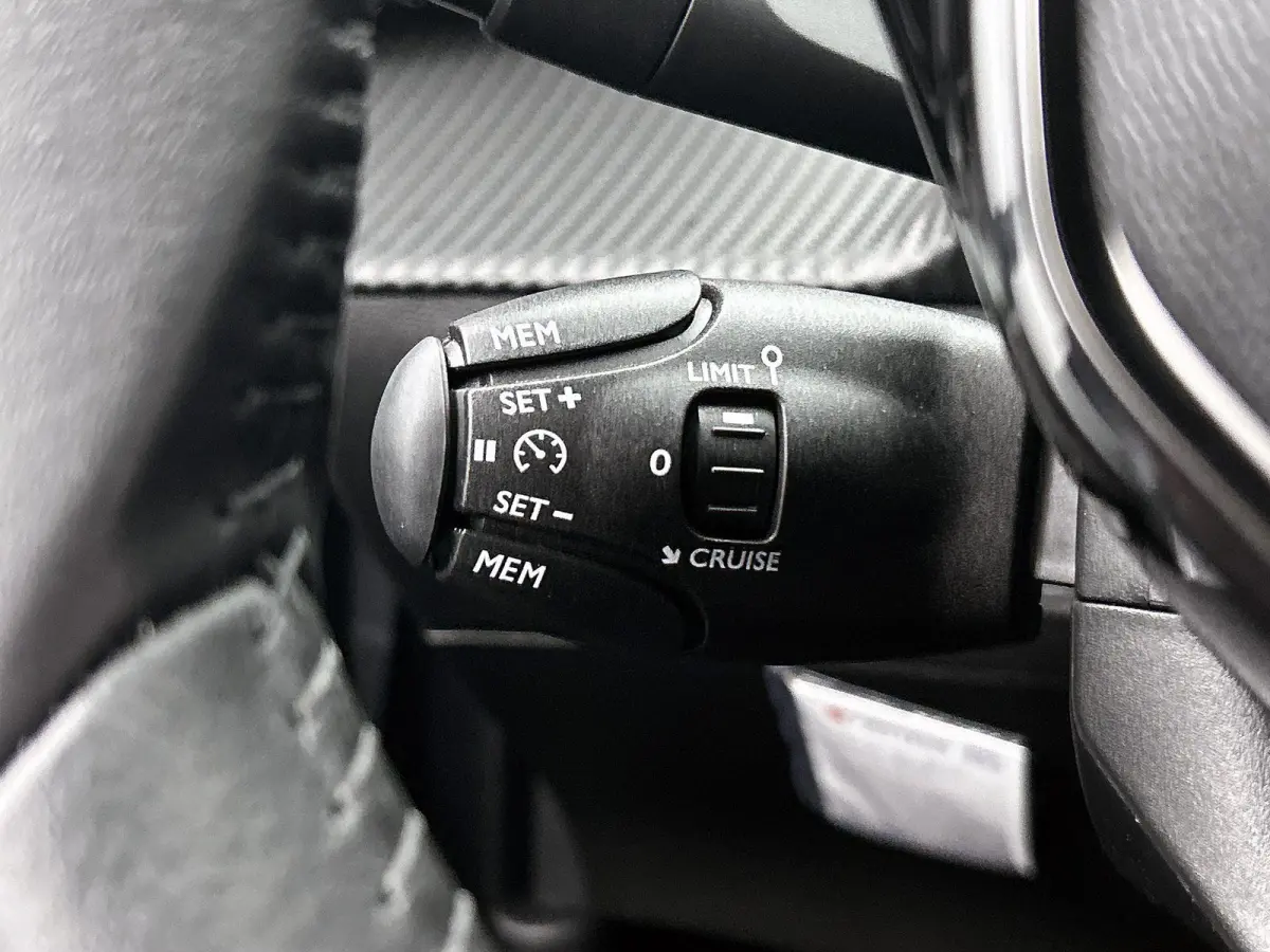 SUV Active 100pk | Navigatie | Achteruitrijcamera | Climate Control | Cruise Control | Parkeersensoren | Bluetooth | Apple Carplay / Android Auto | DAB+radio | Automatisch dimlicht | Regense
