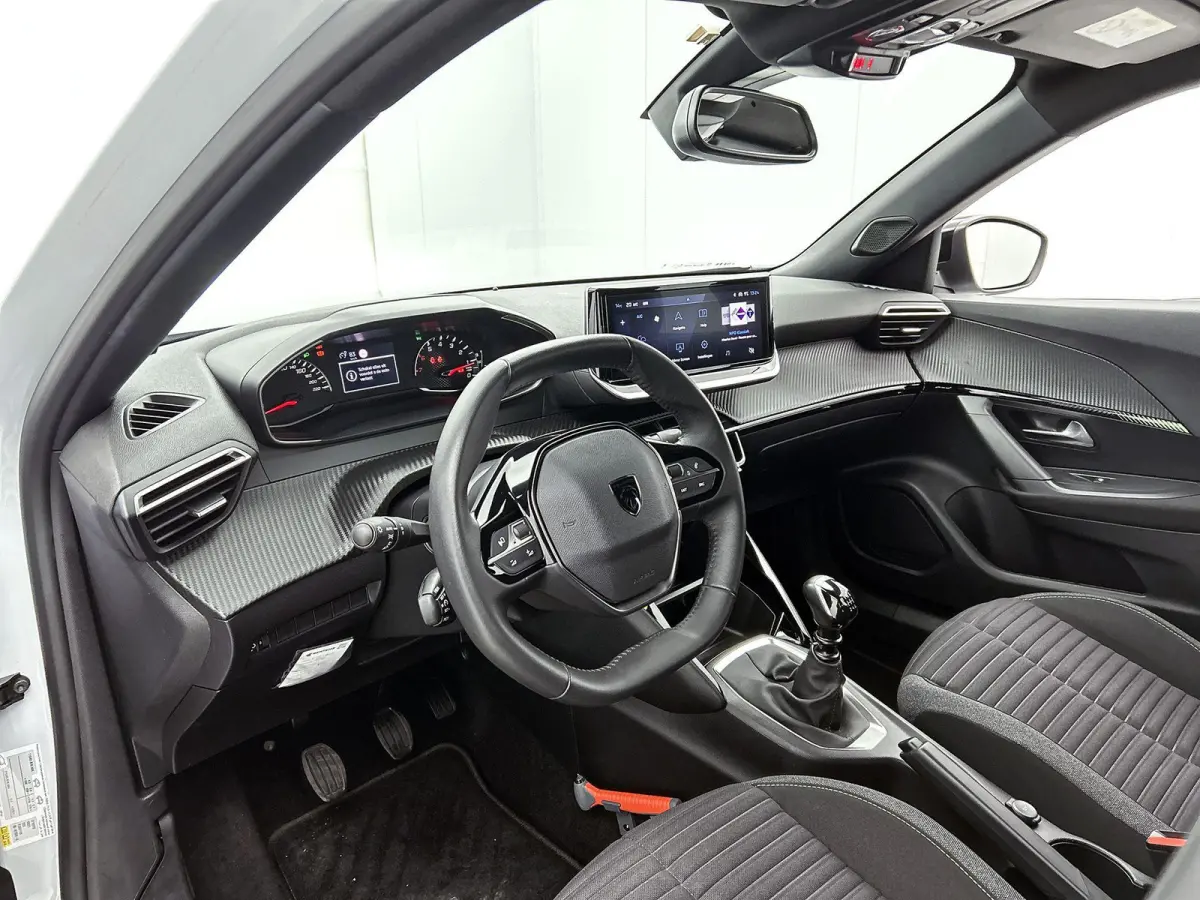 SUV Active 100pk | Navigatie | Achteruitrijcamera | Climate Control | Cruise Control | Parkeersensoren | Bluetooth | Apple Carplay / Android Auto | DAB+radio | Automatisch dimlicht | Regense