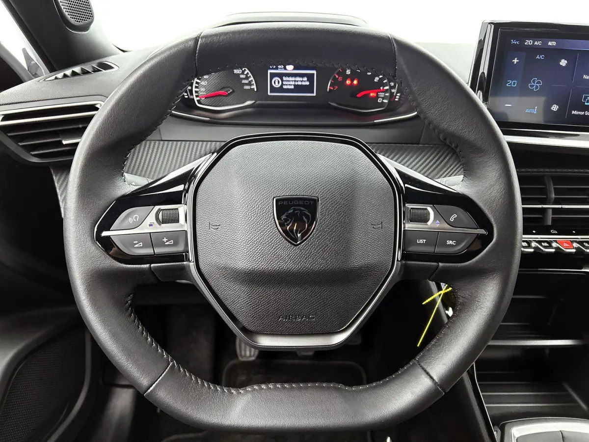 SUV Active 100pk | Navigatie | Achteruitrijcamera | Climate Control | Cruise Control | Parkeersensoren | Bluetooth | Apple Carplay / Android Auto | DAB+radio | Automatisch dimlicht | Regense