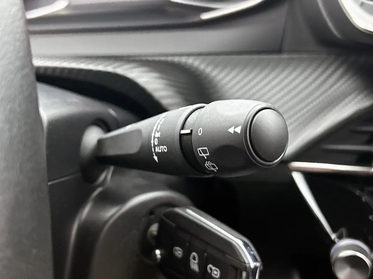 SUV Active 100pk | Navigatie | Achteruitrijcamera | Climate Control | Cruise Control | Parkeersensoren | Bluetooth | Apple Carplay / Android Auto | DAB+radio | Automatisch dimlicht | Regense