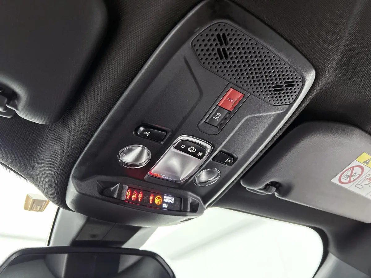 SUV Active 100pk | Navigatie | Achteruitrijcamera | Climate Control | Cruise Control | Parkeersensoren | Bluetooth | Apple Carplay / Android Auto | DAB+radio | Automatisch dimlicht | Regense