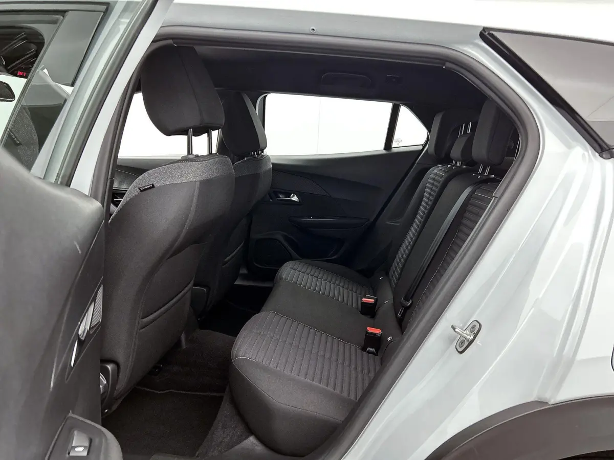 SUV Active 100pk | Navigatie | Achteruitrijcamera | Climate Control | Cruise Control | Parkeersensoren | Bluetooth | Apple Carplay / Android Auto | DAB+radio | Automatisch dimlicht | Regense