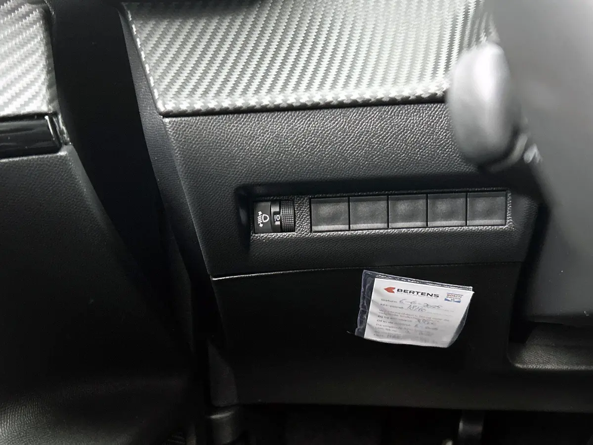 SUV Active 100pk | Navigatie | Achteruitrijcamera | Climate Control | Cruise Control | Parkeersensoren | Bluetooth | Apple Carplay / Android Auto | DAB+radio | Automatisch dimlicht | Regense