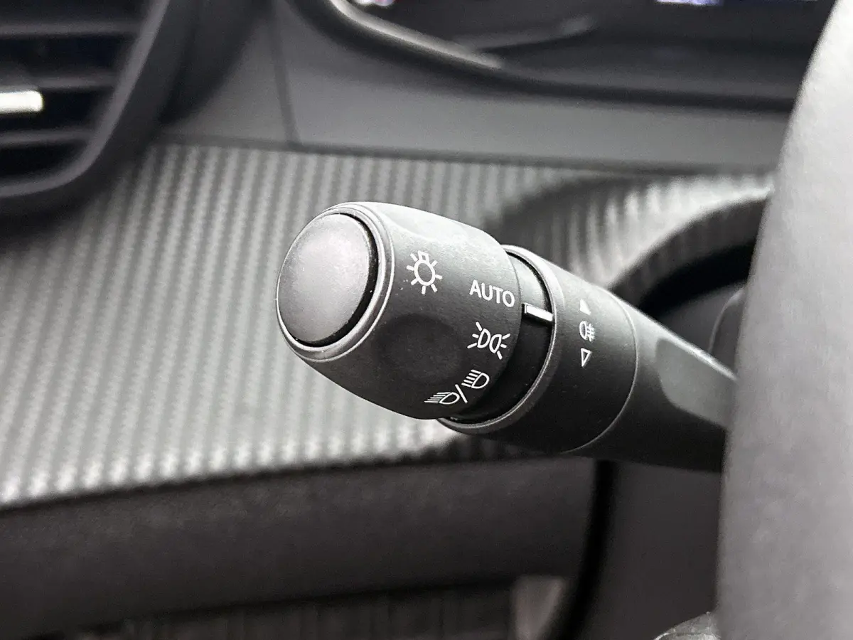 SUV Active 100pk | Navigatie | Achteruitrijcamera | Climate Control | Cruise Control | Parkeersensoren | Bluetooth | Apple Carplay / Android Auto | DAB+radio | Automatisch dimlicht | Regense