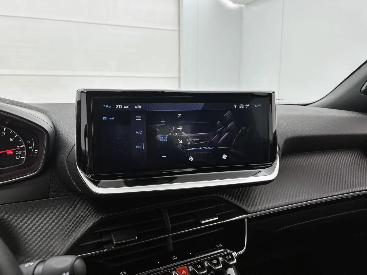 SUV Active 100pk | Navigatie | Achteruitrijcamera | Climate Control | Cruise Control | Parkeersensoren | Bluetooth | Apple Carplay / Android Auto | DAB+radio | Automatisch dimlicht | Regense